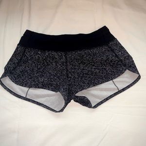 Lululemon Speed up Low-rise Short 2.5